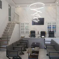 منشی خانم در دپارتمان املاک