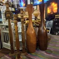 کلدان کنار سالنی بلند چوبی