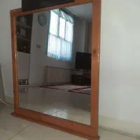 آینه با قاب چوبی