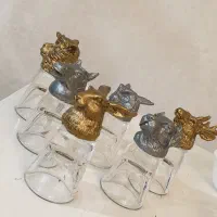 شش عدد شات، چهار عدد تابلو، دو عدد مجسمه