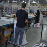 ۲ نفر نیروی آقا در انبار و بسته بندی