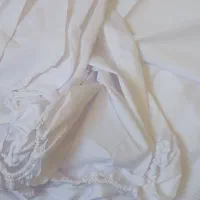 ملافه سفید رنگ