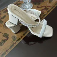 صندل مجلس یایز۳ ۴یک ساعت پوشیده شده