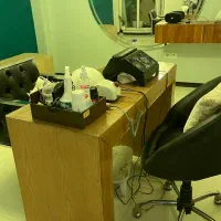 آیینه کنسول تخت میز ناخن سرشور صندلی میکاپ|آرایشگاه و سالنهای زیبایی|قائمشهر, |دیوار