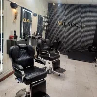 ارایشگر آقا (اجاره صندلی ) درصدی کار و شاگرد