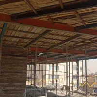 کارگر اوستا قالب بندی دیوار برشی سقف