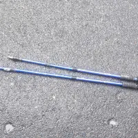 یک جفت عصای کوهنوردی