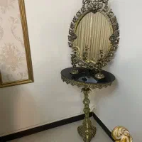 میز وآینه وشمعدان