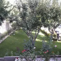 ۱۱۰۰ متر زمین ۷۰۰ متر بنا با حیاط بزرگ مشجر