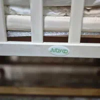 تخت کنار مادر