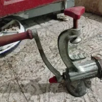 چرخ گوشت دستی قدیمی سالم قابل استفاده ش۹