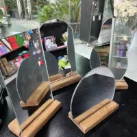 آینه پایه دار