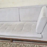 نشیمن سه نفره به دلیل کمبود جا زیر قیمت