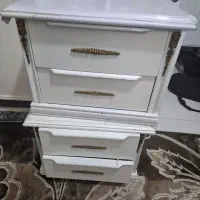 دو تا میز عسلی و میز آرایش تمیز