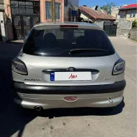 206 مدل 82 تقریباً بی رنگ در حد