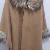 چند عدد مانتو پالتو تمیز بدون پارگی زدگی