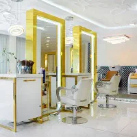 استخدام مژه و رنگکار با مشتری و اجاره میز ناخن