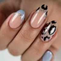 کاشت ناخن و مژه