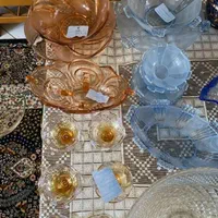 کریستال های قدیمی|ظروف سرو و پذیرایی|رشت, چله خانه|دیوار