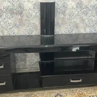 میز تلویزیون شیشه ای در حد نو