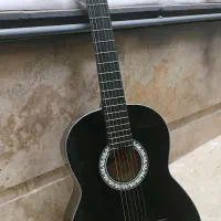 گیتار کلاسیک مشکی تمیز