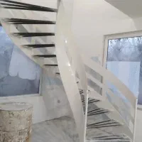 ساخت و رنگ کاری صنایع چوبی