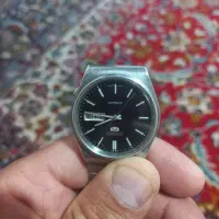 یک عدد ساعت اصلی سال ساخت۱۹۸۷