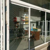 مغازه سردونبش حاشیه خیابان اصلی