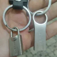 دوعدد فلش ۳۲گیگ همراه یک موس