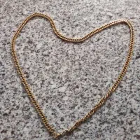 گردن‌بند‌طلایی‌رنگ‌صابت