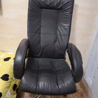 صندلی چرخشی اداری و تخت دونفره