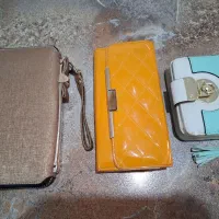 تعدادی کیف دستی و دوشی