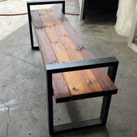 نیمکت چوبی وساده