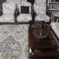 مبل ۷نفره با دسته چوبی به همراه دو میز وسط|مبلمان خانگی و میز عسلی|آمل, |دیوار