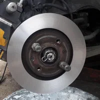 تابگیری و تراش دیسک ترمز رو کار انواع خودرو