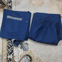 یک دست لباس فرم مدرسه