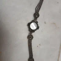 ساعت طرح نقره و سیاه قلم بسیار زیبا و شیک