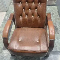 صندلی چوبی وچرم