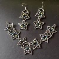 گردنبند وگوشواره منجوق بافی طرح جواهر