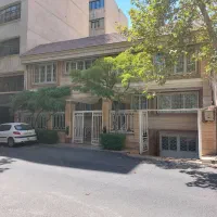 خانه ۱۴۰ متری ویلایی ۲ خوابه در فرمانیه