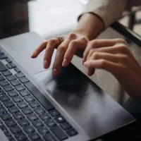 استخدام ادمین سایت و اینستاگرام( خانم )