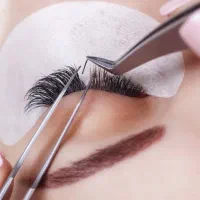 استخدام دو همکار مژه کار (اکستنشن)