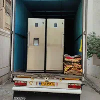 کارگر اساس کشی منزل همراه با کامیون با پوشش سراسری