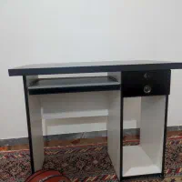 تشک یک و نیم نفره و میز کامپیوتر