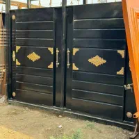 به جوشکار بابت کار در مغازه در و پنجره نیازمندیم