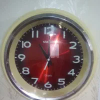 دو مدل ساعت و چراغ