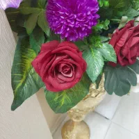 گلدان طلایی با گل های خارجی نو مناسب خاستگاری|گل مصنوعی|مشهد, هدایت|دیوار