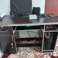 میز کامپیوتر در حد نو