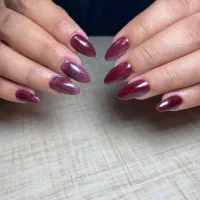 خدمات و کاشت تخصصی ناخن