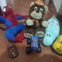 چندتا عروسک و ماشین